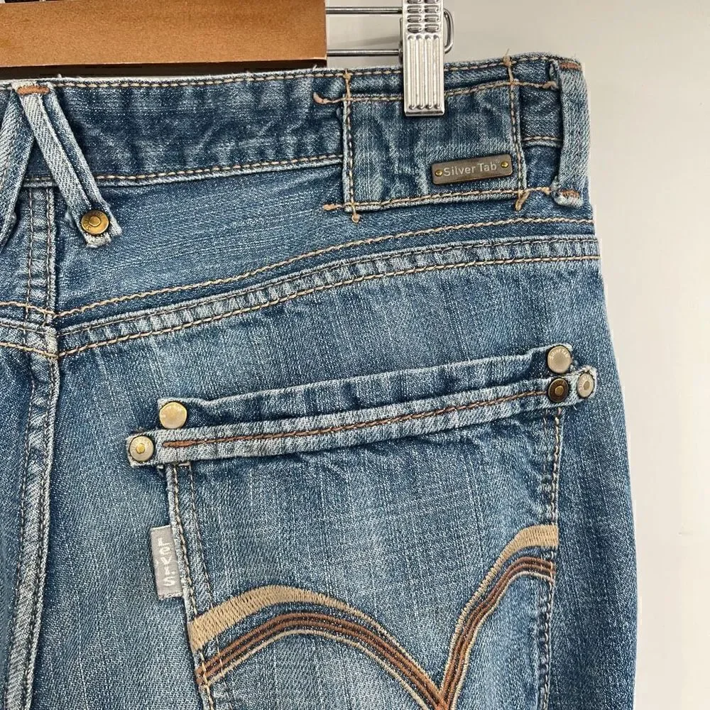 Levi’s Blue SilverTab Medium Wash 5 Pocket Styling Bootcut Jeans Size 36
